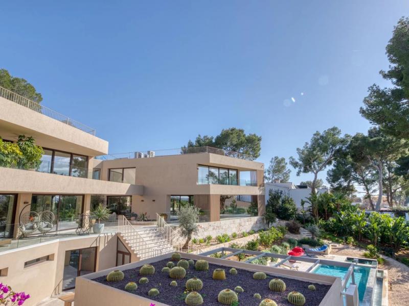 Villa Clara , Portals 