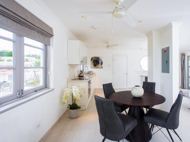 The One at The St James - Beachfront Apartment , Beachfront villas Barbados , Paynes Bay , St James 