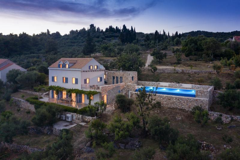Villa Ella Villa Ella