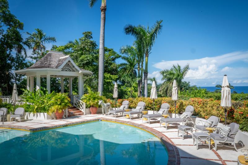 Pineapple House