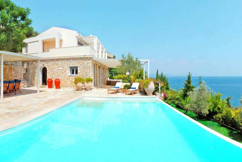 Prinias Villas